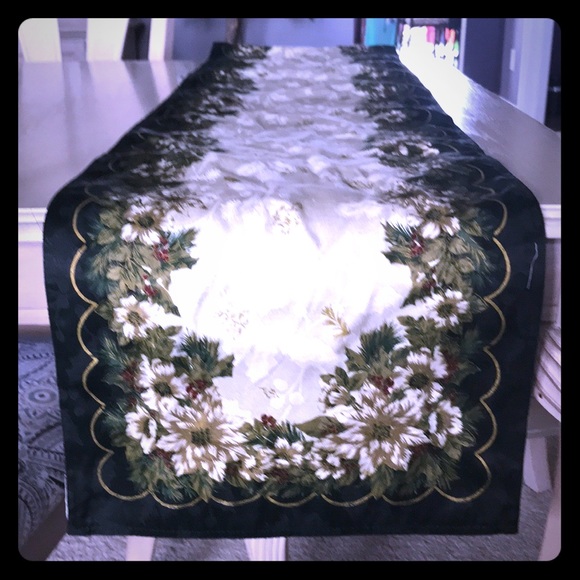 5/$15 - 🎄ST. NICHOLAS SQUATE Holiday Table Runner - Picture 1 of 6